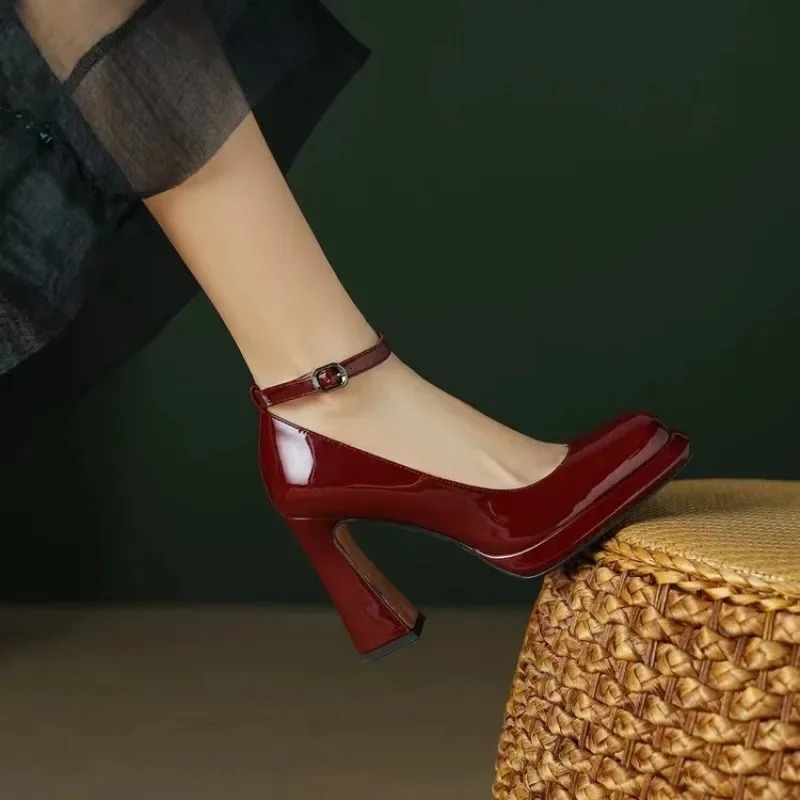 ファッショナブルなハイヒール。 夏のレザー素材のアンクルスト - Leather Classic Strap のレビューと価格